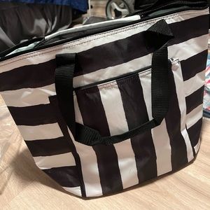 Thirty One- round about cooler tote